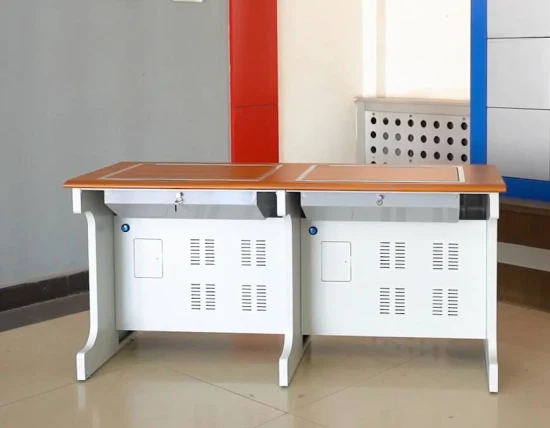 Audiovisueller Stahl-Multimedia-Klassenzimmer-Klappdeckel, abschließbarer Computertisch, Tisch für drei Personen