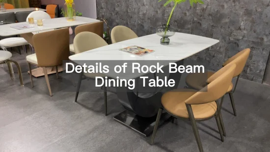 Helles, luxuriöses Esszimmermöbel-Tischset mit goldenen Metallbeinen und Marmorplatte für die Küche